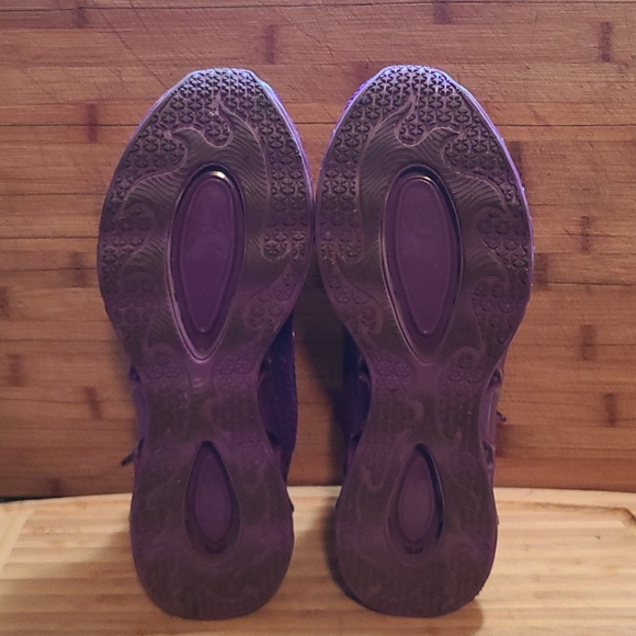 Sold...Womens walking/jogging shoe - Picture 5 of 5
